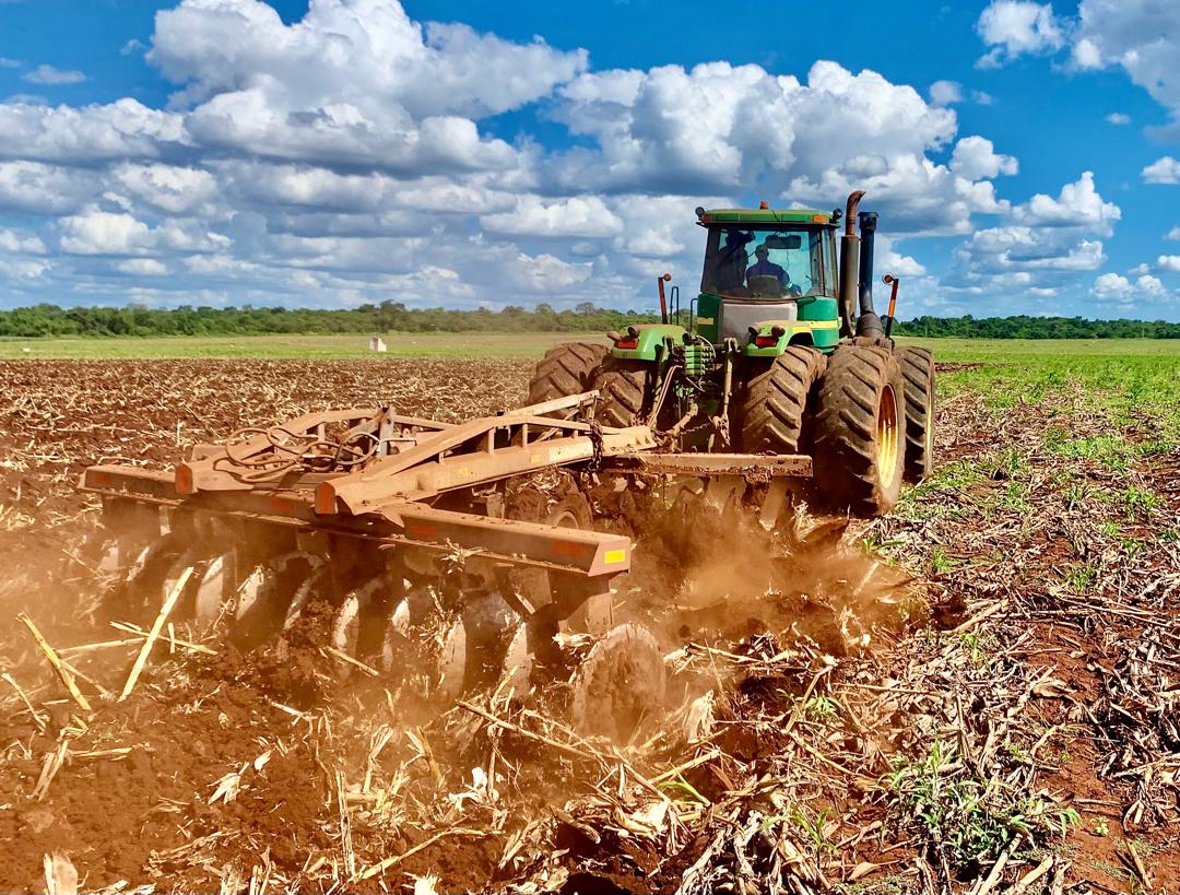 Riptill John Deere 9400 pulling a heavy disc harrow through crop residue