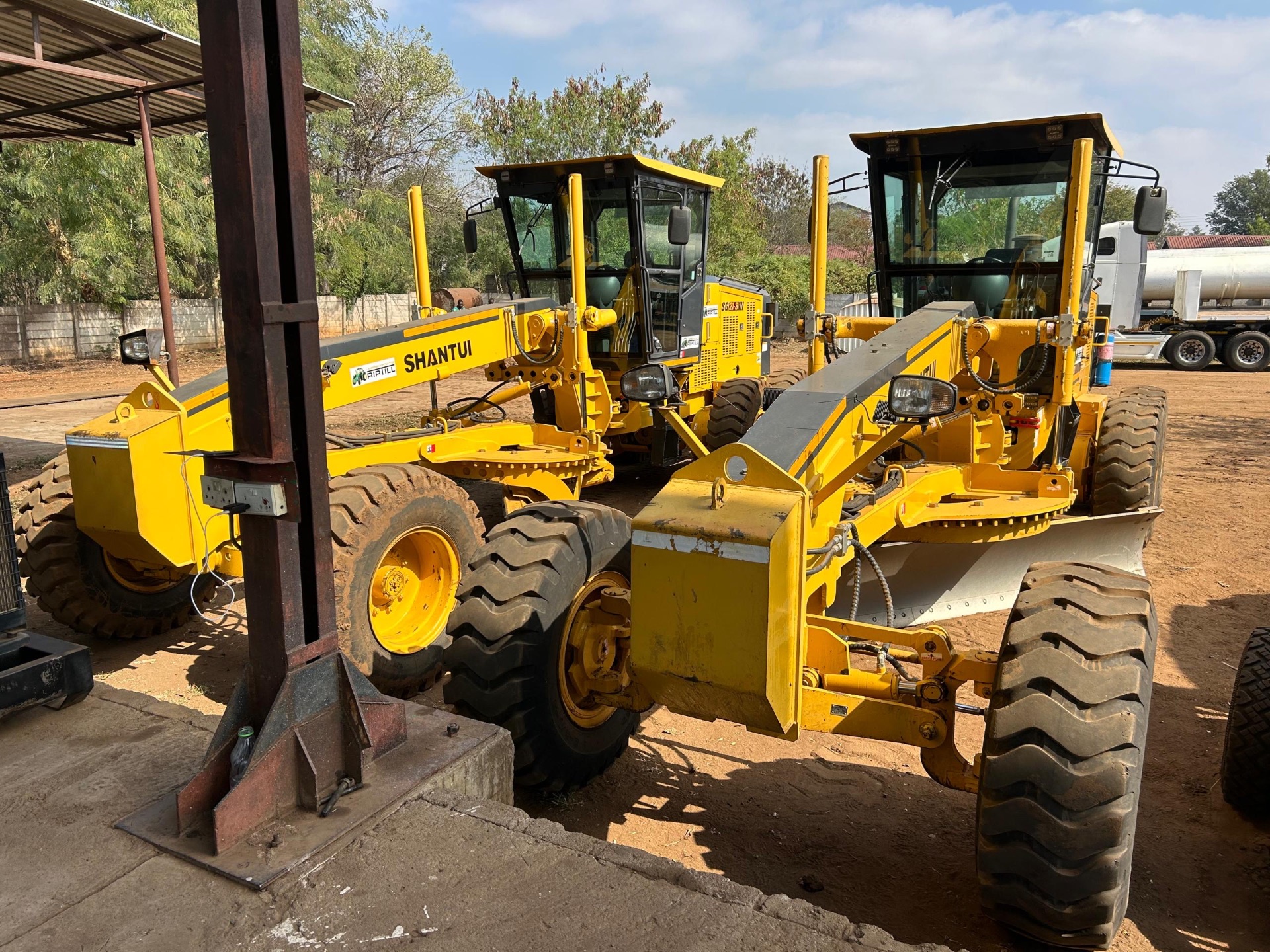 Riptill Shantui SG23 and Hyundai HG220 motor graders in the yard