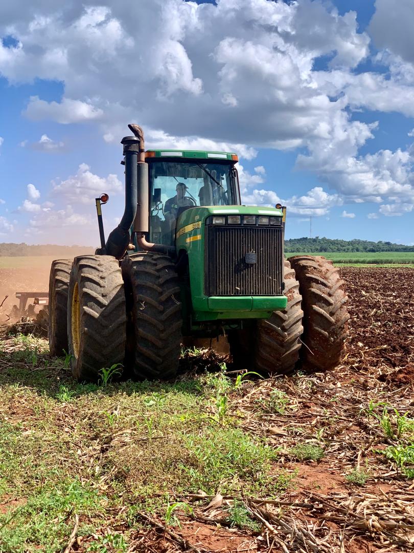 Front view of the Riptill John Deere 9400 tractor working a field